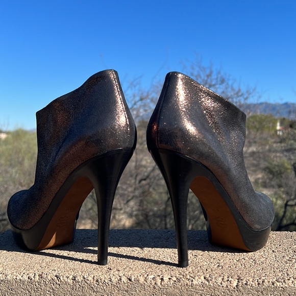 GORGEOUS New Donald J Pliner Metallic Bronze Stiletto Leather Booties 😍 - Picture 10 of 17